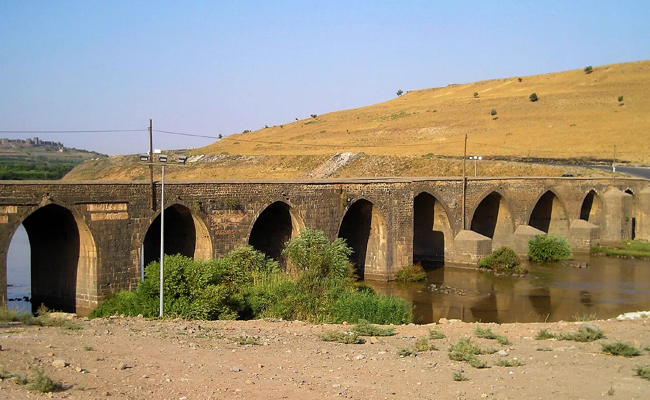 On Gözlü Köprü